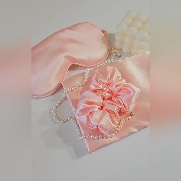 Luxury GIFT set 100% Silk Pillow Case, Sleeping Eye Mask, Scrunchies - Picture 12 of 13